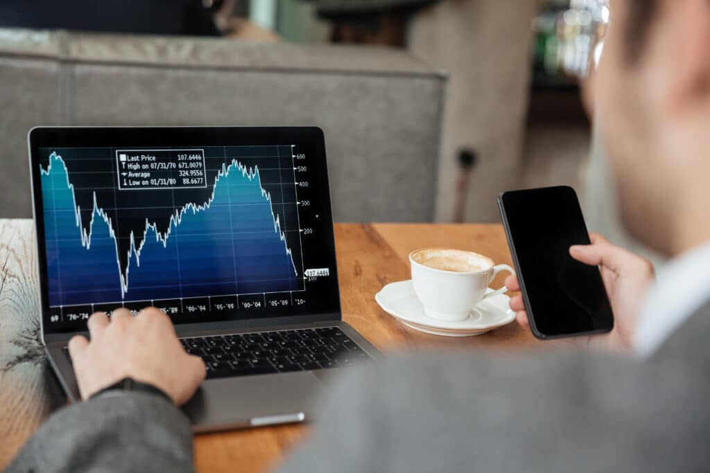 IUL vs Invertir en Bolsa: Cuál Protege Mejor tu Dinero en una Crisis